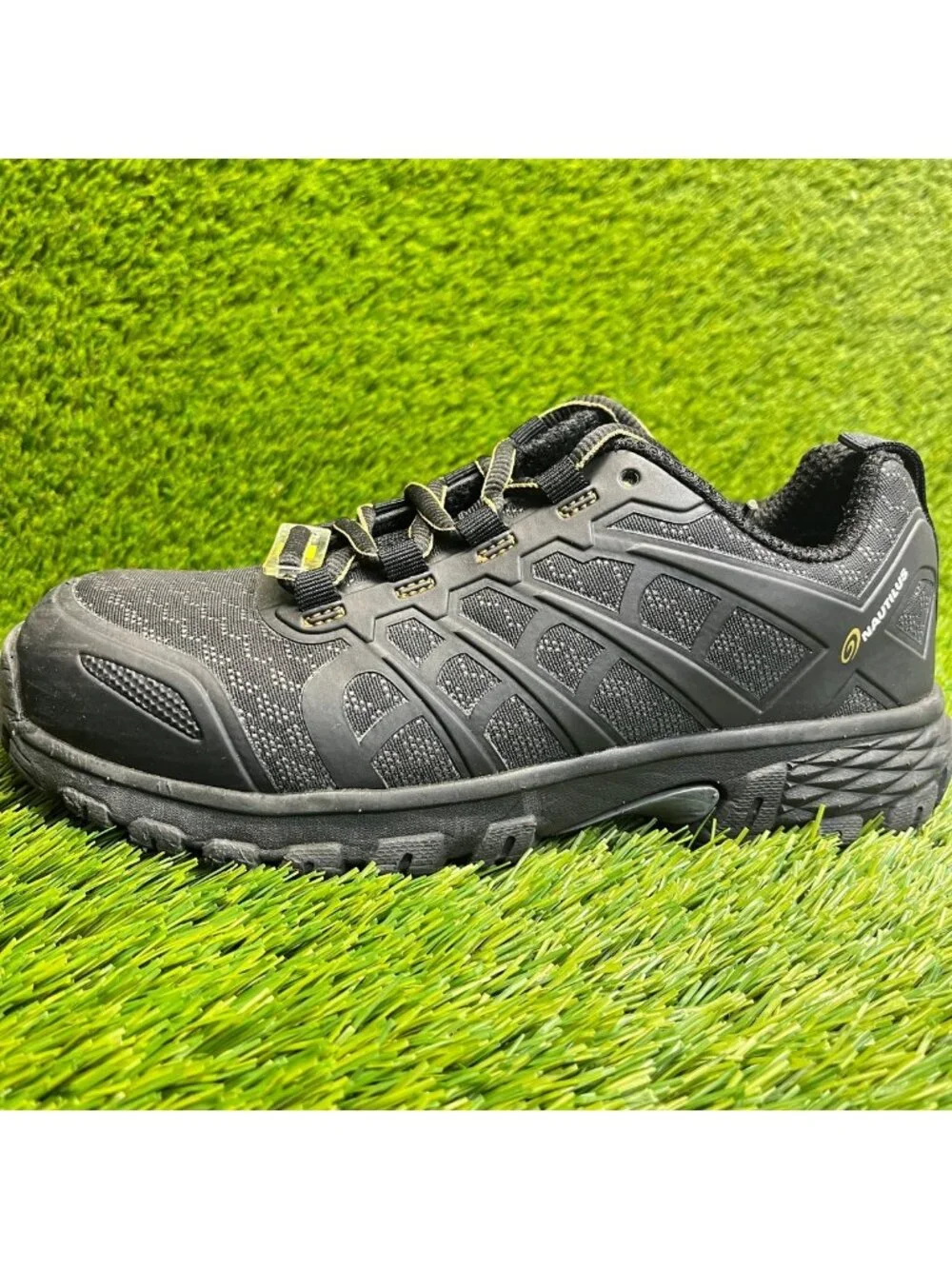 Nautilus Stratus SR Womens Size 7 Black Composite Toe Safety Working Shoes